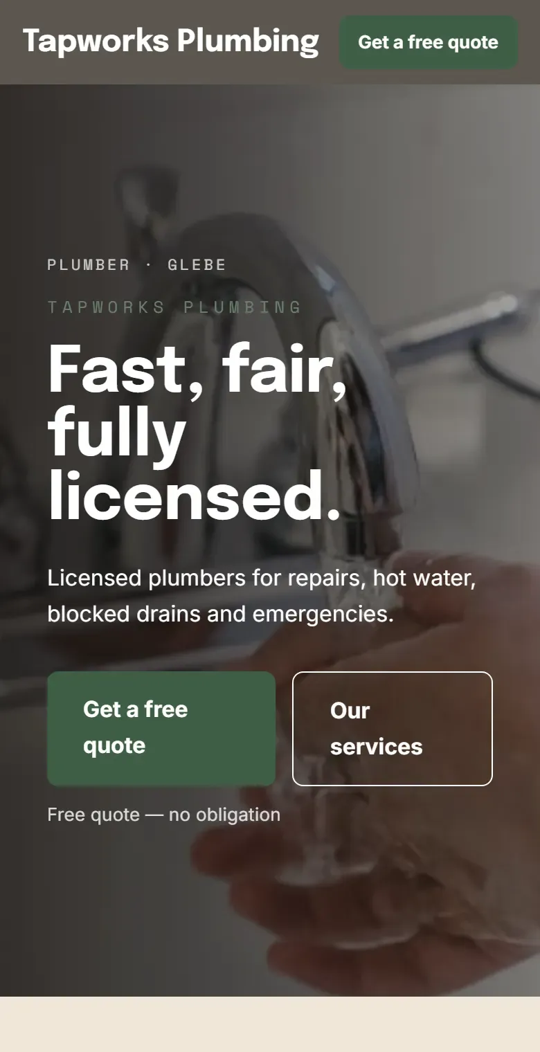 The plumber starting site on a phone